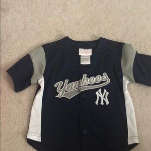 Kids Yankees jersey. Size 3T.